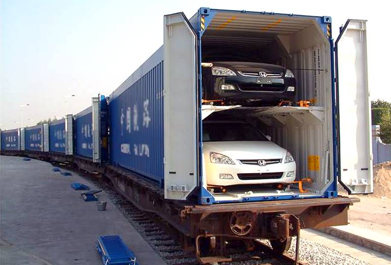 Сколько стоит перевозка жд контейнером легковой машины  из Самары в Хабаровск